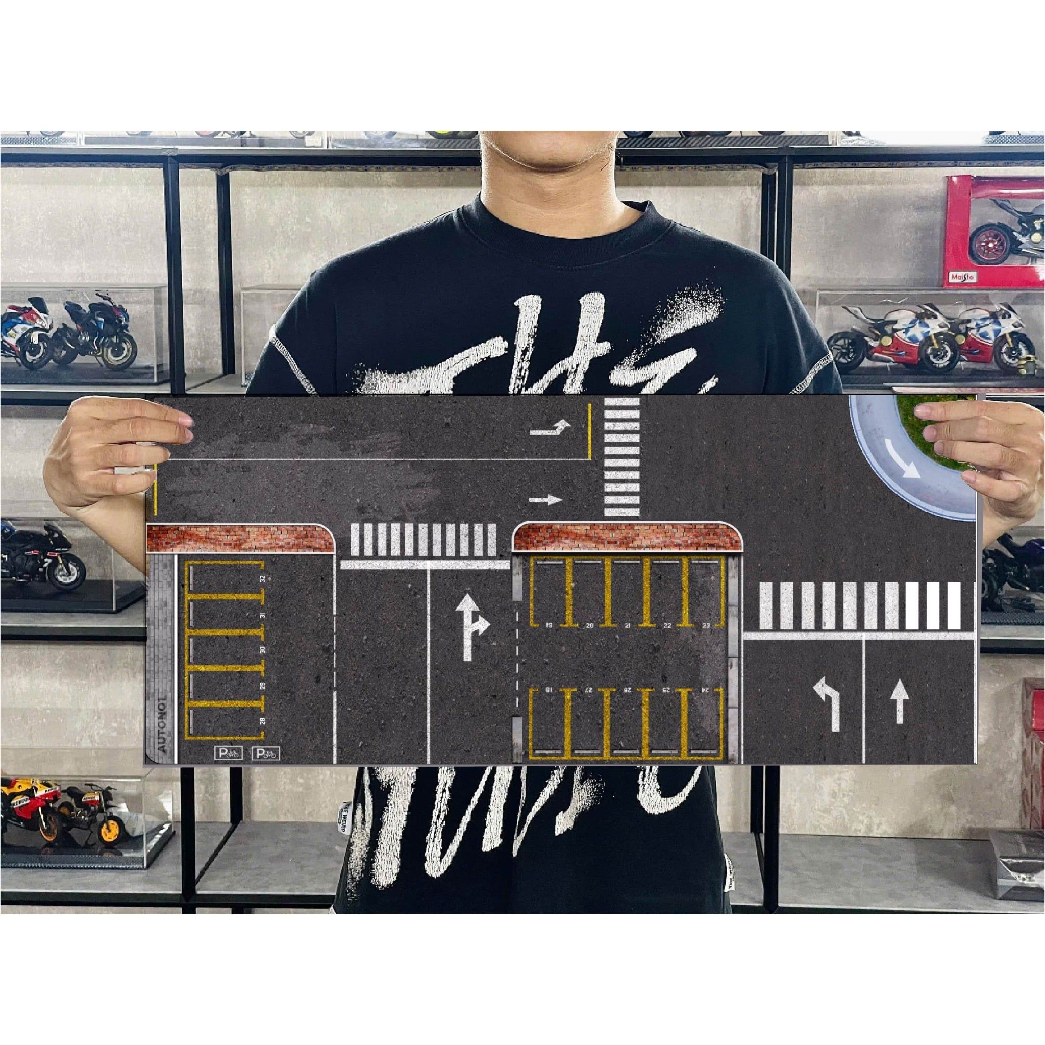  Diorama mô phỏng mặt đường - bãi đỗ xe - pit race in PP cán mờ chống nước bụi bẩn kích cỡ 90x40cm tỉ lệ 1:64 Autono1 DR602 