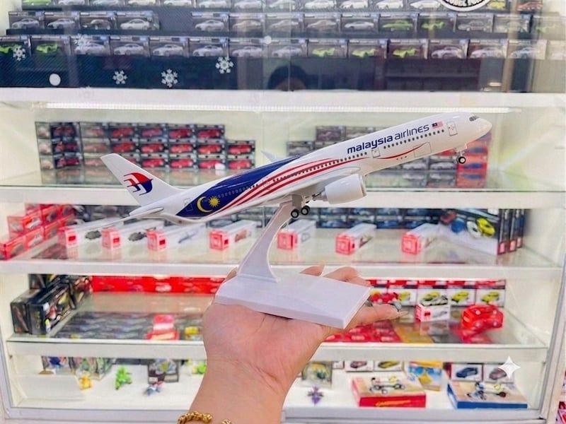  Mô hình máy bay Malaysia Airlines A350 30CM MB30059 