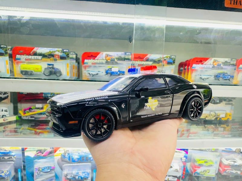  Xe ô tô mô hình bằng hợp kim và nhựa Dodg Challenger SRT Hellcat Police tỉ lệ 1:24 JinLiFang C2464 OT24161 