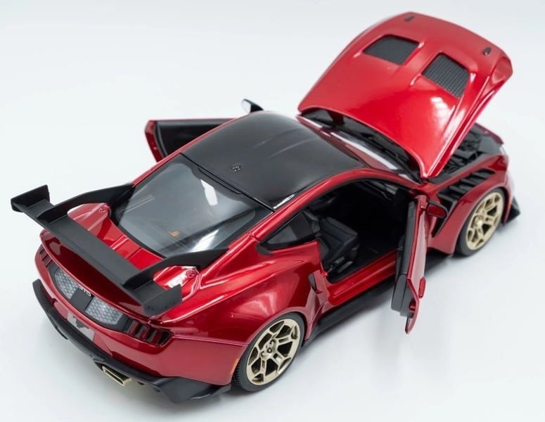  Mô hình xe Ford Mustang GTD 2025 tỉ lệ 1:18 Maisto 31468 OT24123 