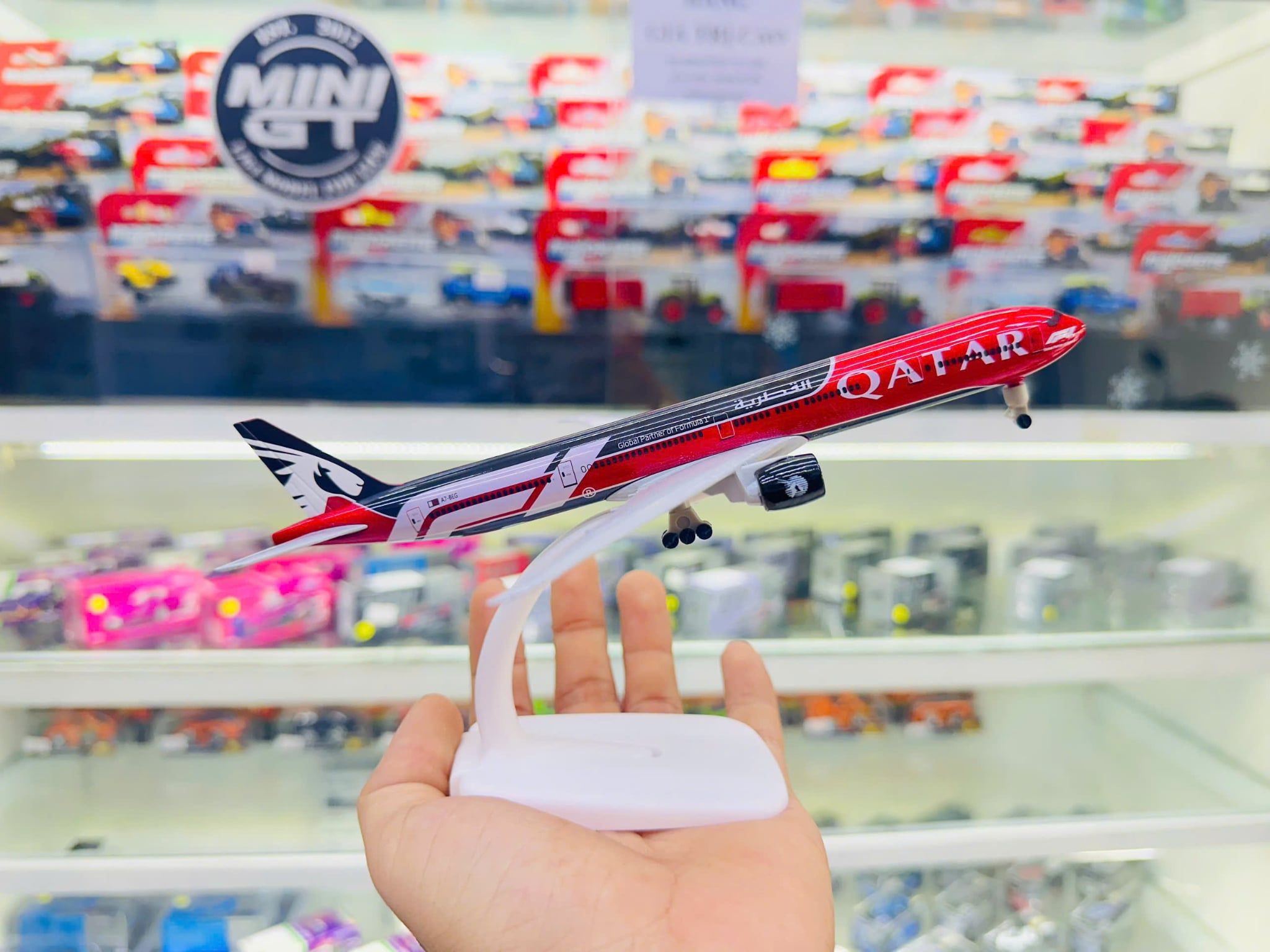  Mô hình máy bay Qatar F1 B777 20cm MB20165 