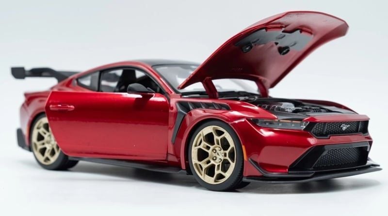  Mô hình xe Ford Mustang GTD 2025 tỉ lệ 1:18 Maisto 31468 OT24123 