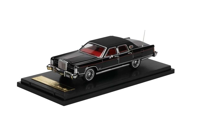  Mô hình xe 1979 Lincoln Continental Town Car tỉ lệ 1:64 SunStar x Turning Crush OT64709 