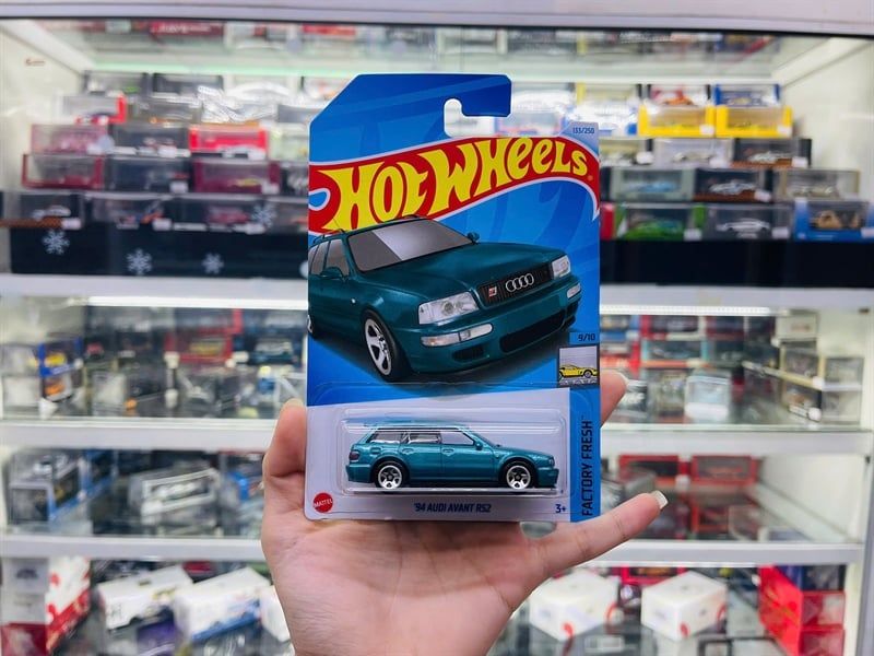  Mô hình xe Audi Avant RS2 '94 Hotwheels kim loại có bản quyền chính hãng tỉ lệ 1:64 C4982-AD 