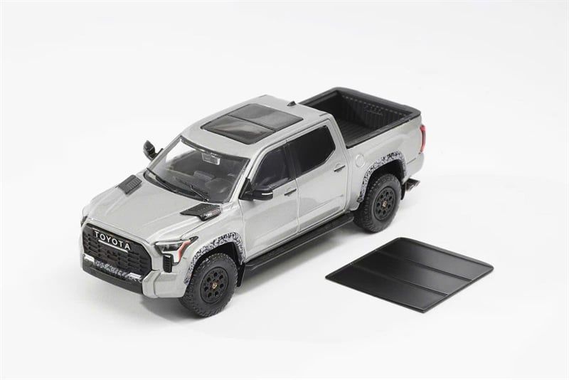  Mô hình xe Toyota Tundra TRD PRO silver limited 700pcs tỉ lệ 1:64 GCD OT64788 