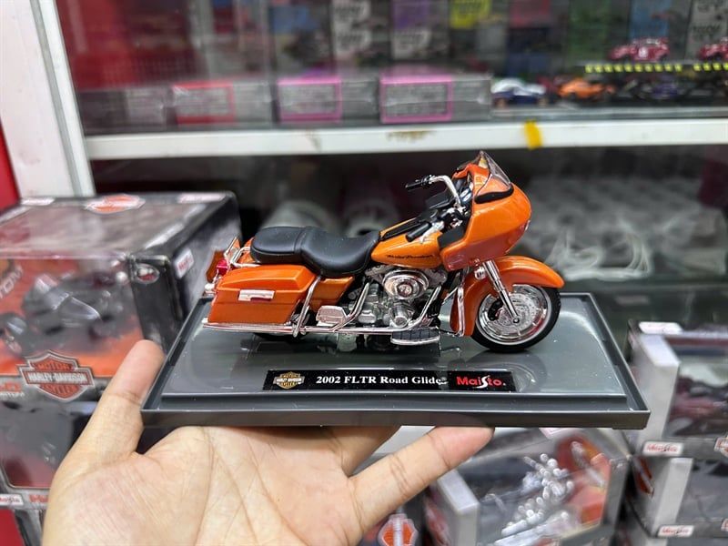  Mô hình xe Harley Davison 2002 FLTR Road Glide (Organe) tỉ lệ 1:18 Maisto MT18012 