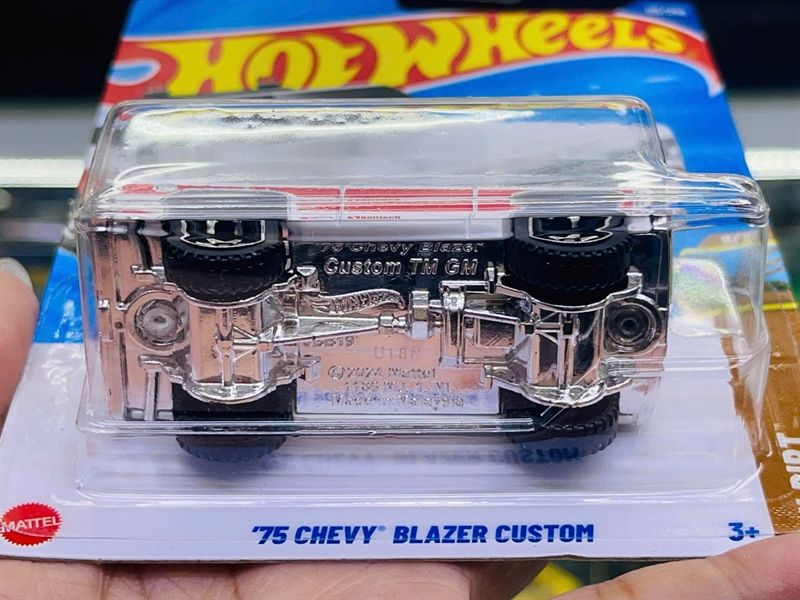  Mô hình xe tải Chevrolet Chevy Blazer custom '75 Hotwheels kim loại có bản quyền chính hãng tỉ lệ 1:64 C4982-CV 