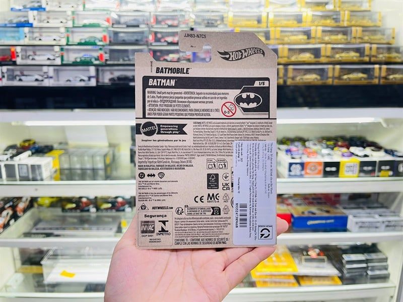  Mô hình xe tải Batmobile Batman Fantasy Hotwheels kim loại có bản quyền chính hãng tỉ lệ 1:64 C4982-FA 