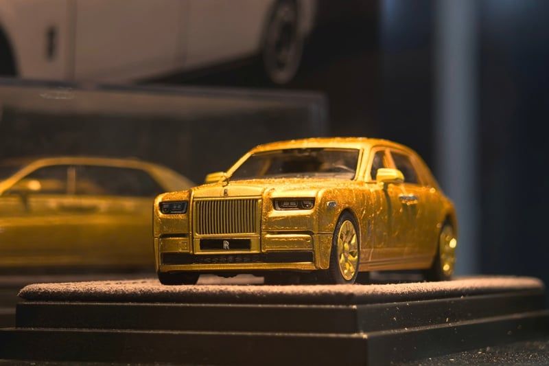  Mô hình xe Rolls Royce Phamtom EWB ice crack golden giới hạn 500 chiếc tỉ lệ 1:64 BANANA model OT64950 