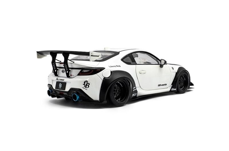  Mô hình xe ô tô Toyota GR86 LBWK Liberty Walk Body Kit white pearl tỉ lệ 1:18 Solido model S1813602 