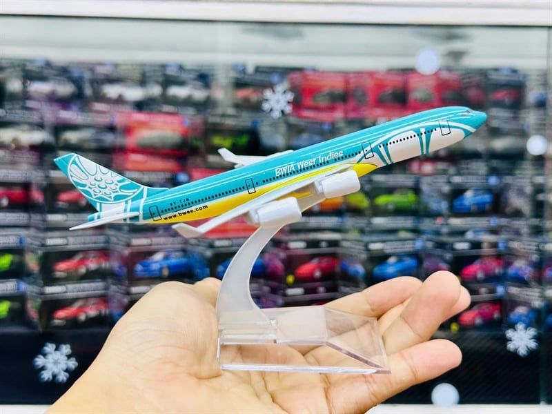  Mô hình máy bay Croatia Airlines Airbus A220-300 kích thước 16cm MB16225 