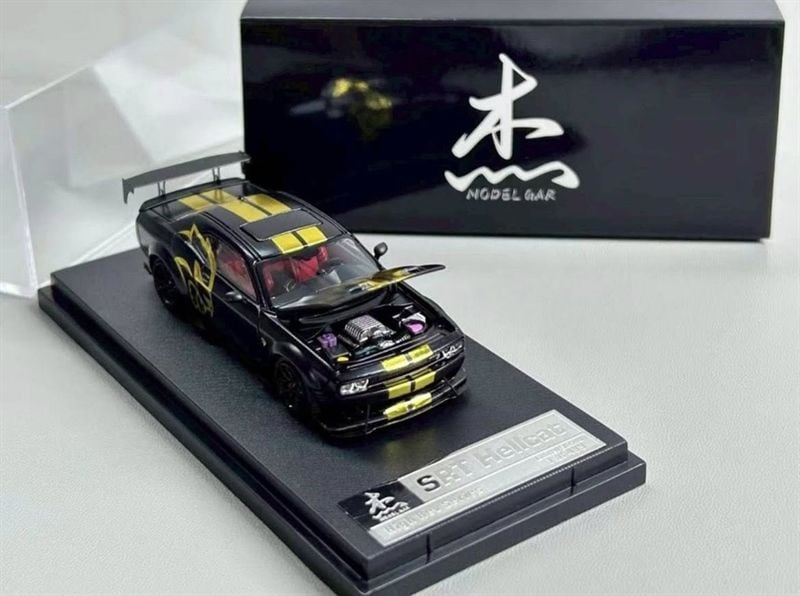  Mô hình xe ô tô Dodge Challenger SRT Hellcat black stripe gold mở được capo limited 499pcs tỉ lệ 1:64 Model car & Streetweapon OT64598 