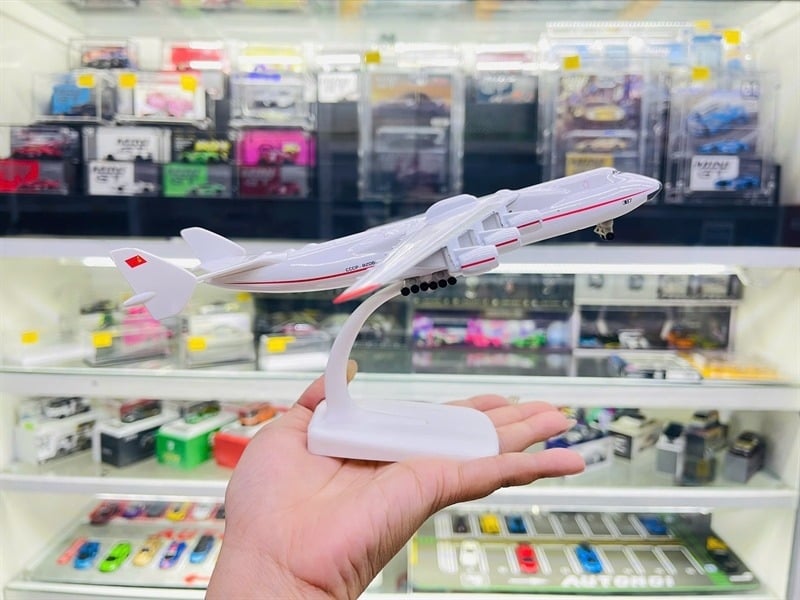  Mô hình máy báy 20cm trưng bày tại cửa hàng MBTB2000 