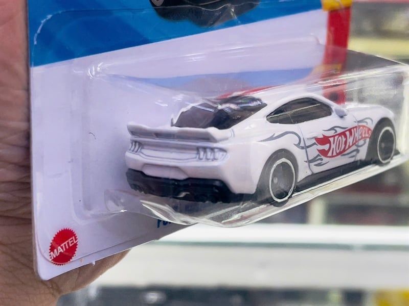  Mô hình xe Ford Mustang Dark Horse white Hotwheels kim loại có bản quyền chính hãng tỉ lệ 1:64 C4982-FO 