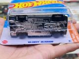  Mô hình xe 83 Chevy Silverado Black Hotwheels kim loại có bản quyền chính hãng tỉ lệ 1:64 C4982-CV 