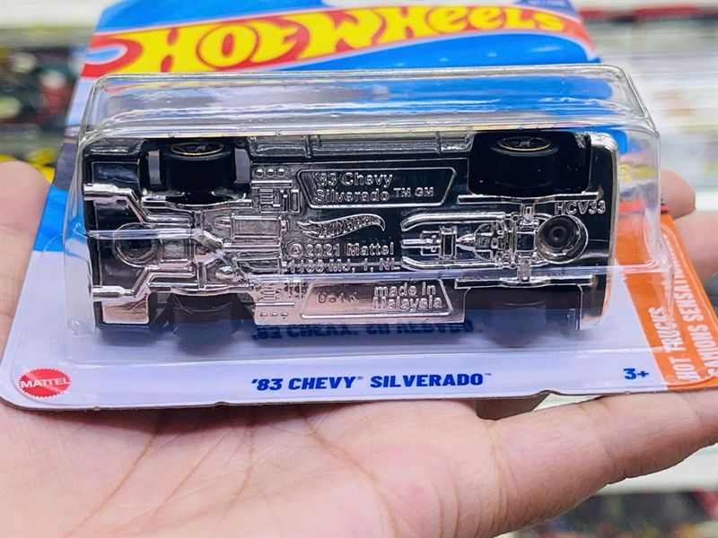  Mô hình xe 83 Chevy Silverado Black Hotwheels kim loại có bản quyền chính hãng tỉ lệ 1:64 C4982-CV 