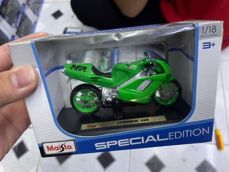  Mô hình xe mô tô Honda NR steed 600 green tỉ lệ 1:18 Maisto MT18044 