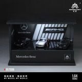  Hộp trưng bày mô phỏng showroom Mercedes-Benz có bàn xoay - đèn kèm nhân vật kích thước 20 cm x 15 cm x 13 cm tỉ lệ 1:64 MoreArt MO917006 