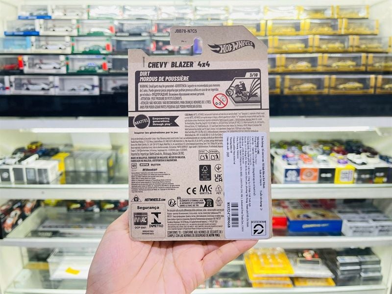  Mô hình xe tải Chevrolet Chevy Blazer 4x4 gold Hotwheels kim loại có bản quyền chính hãng tỉ lệ 1:64 C4982-CV 