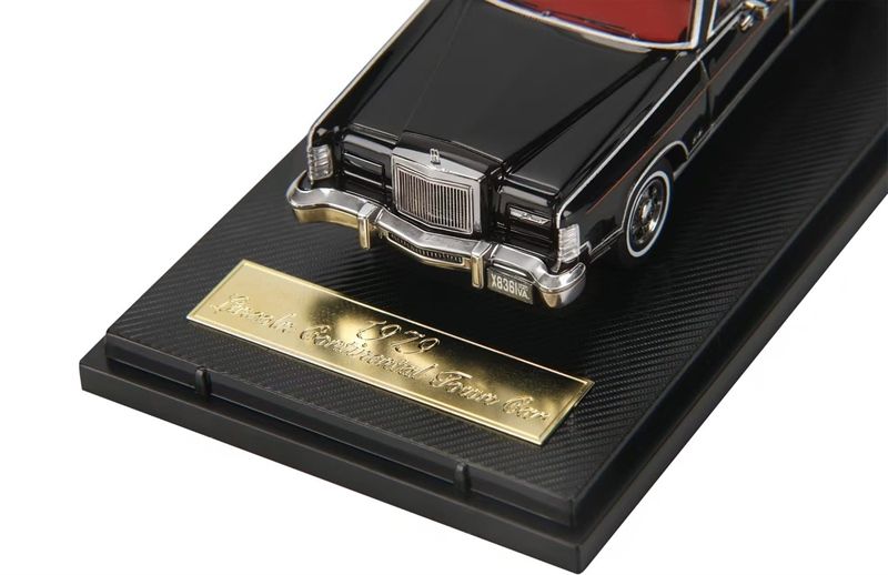 Mô hình xe 1979 Lincoln Continental Town Car tỉ lệ 1:64 SunStar x Turning Crush OT64709 