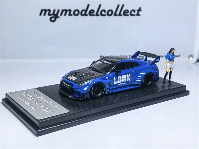  Mô hình xe Nissan GTR R35 Blue Carbon Fiber Cover Paint + Includes Figure tỉ lệ 1:64 Mymodelcollect MC640005I 