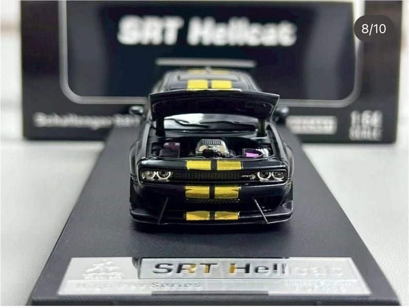  Mô hình xe ô tô Dodge Challenger SRT Hellcat black stripe gold mở được capo limited 499pcs tỉ lệ 1:64 Model car & Streetweapon OT64598 
