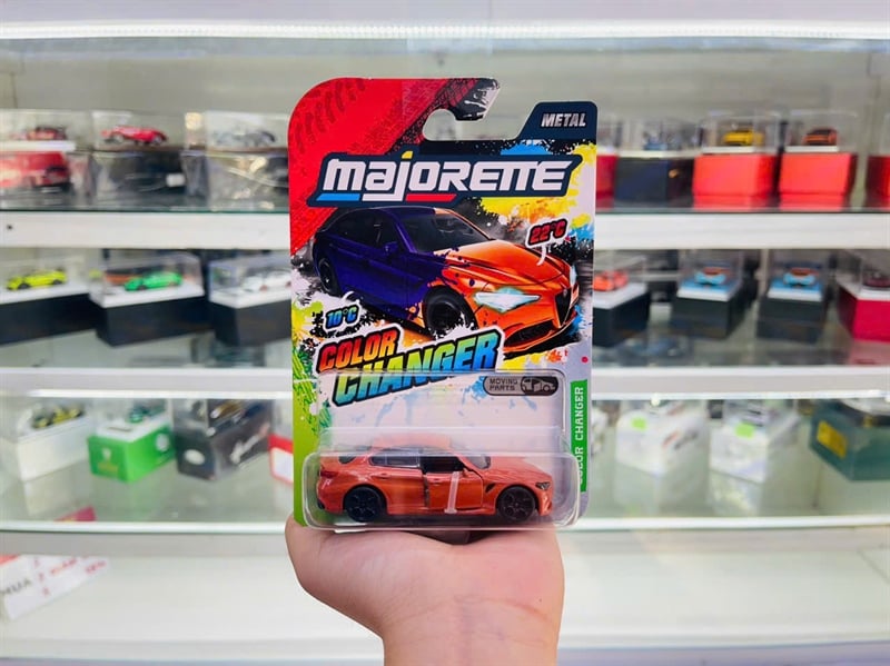  Mô hình xe Color Changers - xe đổi màu Alfa Romeo Giulia Quadrifoglio tỉ lệ 1:64 Majorette 8504000001 