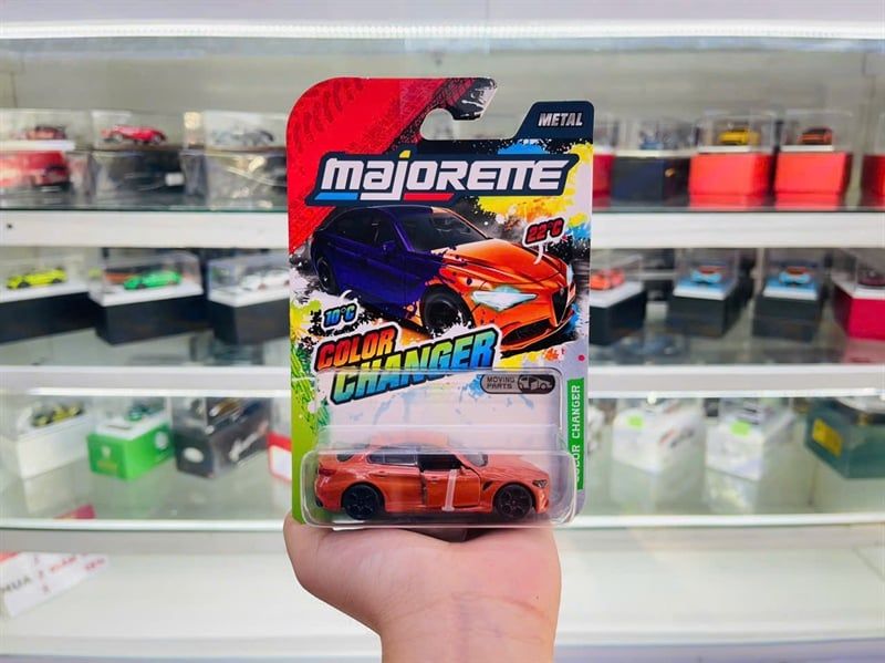  Mô hình xe Color Changers - xe đổi màu Alfa Romeo Giulia Quadrifoglio tỉ lệ 1:64 Majorette 8504000001 