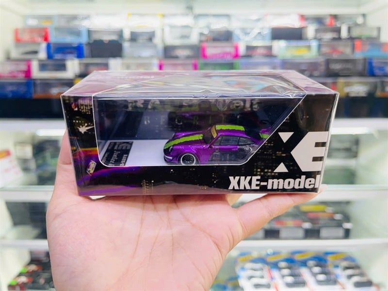  Mô hình xe Porsche RWB993 Joker Batman Painted Livery tỉ lệ 1:64 XKE Model OT64476 