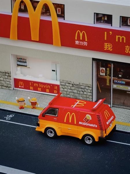  Mô hình xe Mitsubishi Delica custom Mcdonald's limited 600pcs tỉ lệ 1:64 Bliss model OT64737 