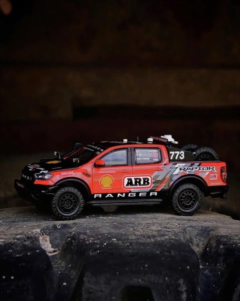  Mô hình xe Ford Ranger Raptor 2024 Baja Racing Livery tỉ lệ 1:64 MK MINIATURES OT64481 