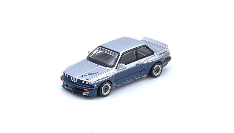  Mô hình xe BMW PANDEM E30 M3 Silver/Blue tỉ lệ 1:64 Inno64 IN64-E30P-SILBLU 