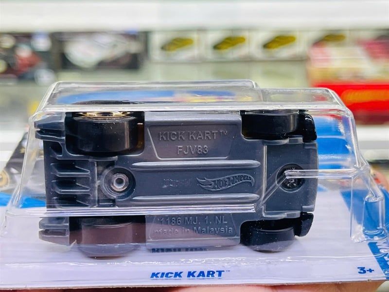  Mô hình xe tải Kick Kart Fantasy Hotwheels kim loại có bản quyền chính hãng tỉ lệ 1:64 C4982-FA 