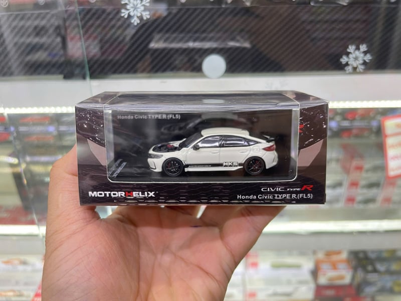  Mô hình xe Honda Civic Type R (FL5) HKS Livery mở được capo tỉ lệ 1:64 Motorhelix OT64651 