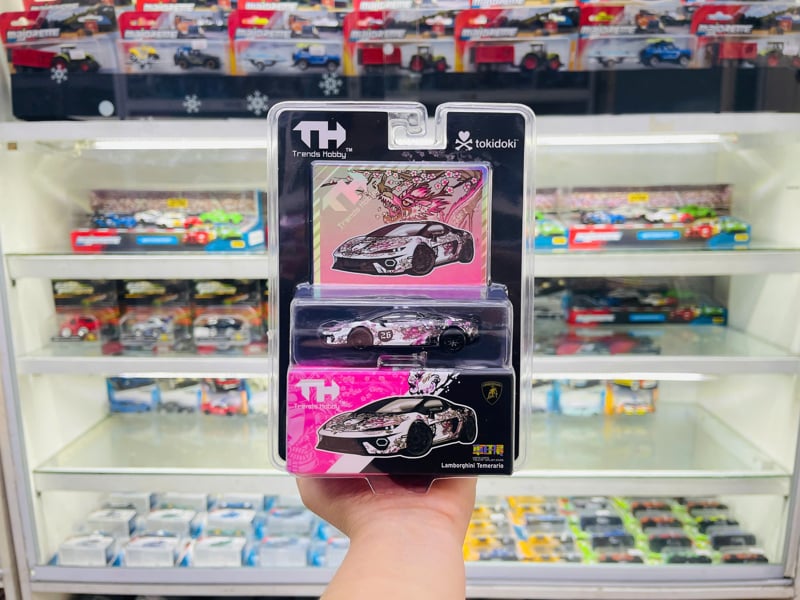  Mô hình xe Lamborghini Temerario Tokidoki HKTCS 2026 tỉ lệ 1:64 Trends Hobby 241082 