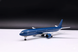  Mô hình máy bay VN Airlines Boeing B777 300ER 20cm MB20011 