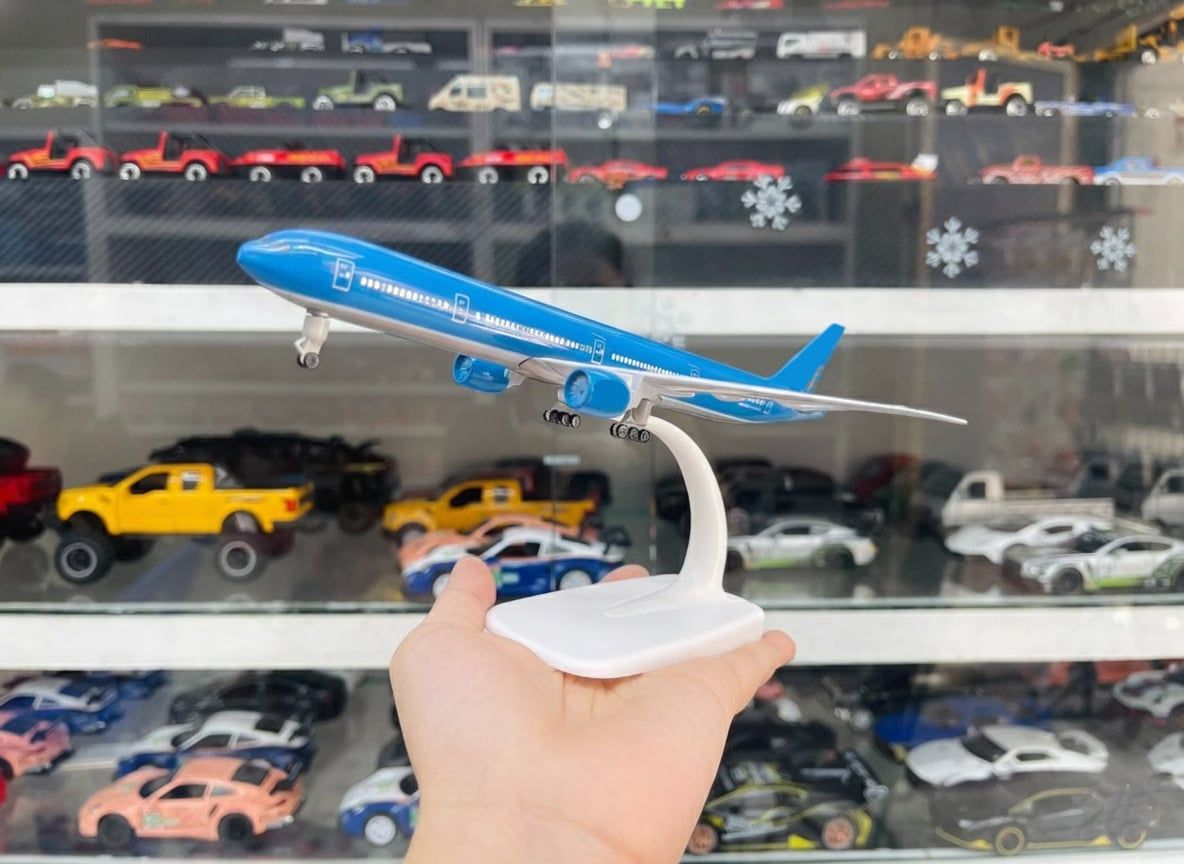  Mô hình máy bay VN Airlines Boeing B777 300ER 20cm MB20011 