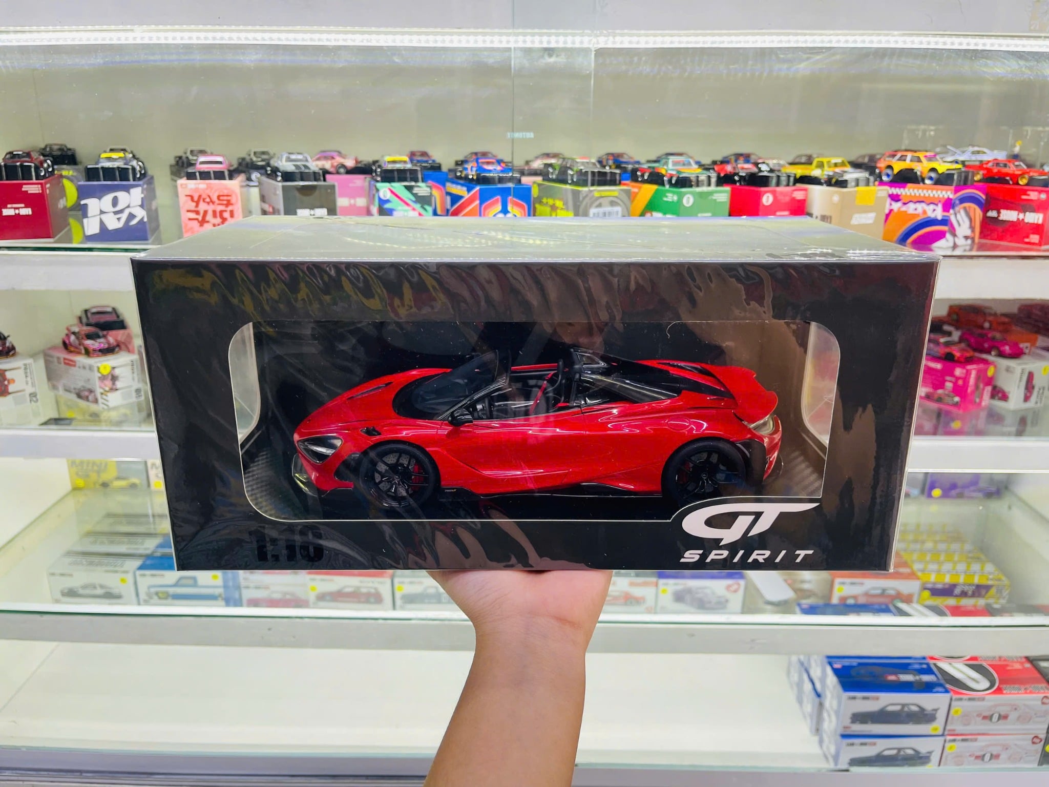  Mô hình xe McLaren 765LT Spider Vermillon Red tỉ lệ 1:18 GT Spirit GT420 