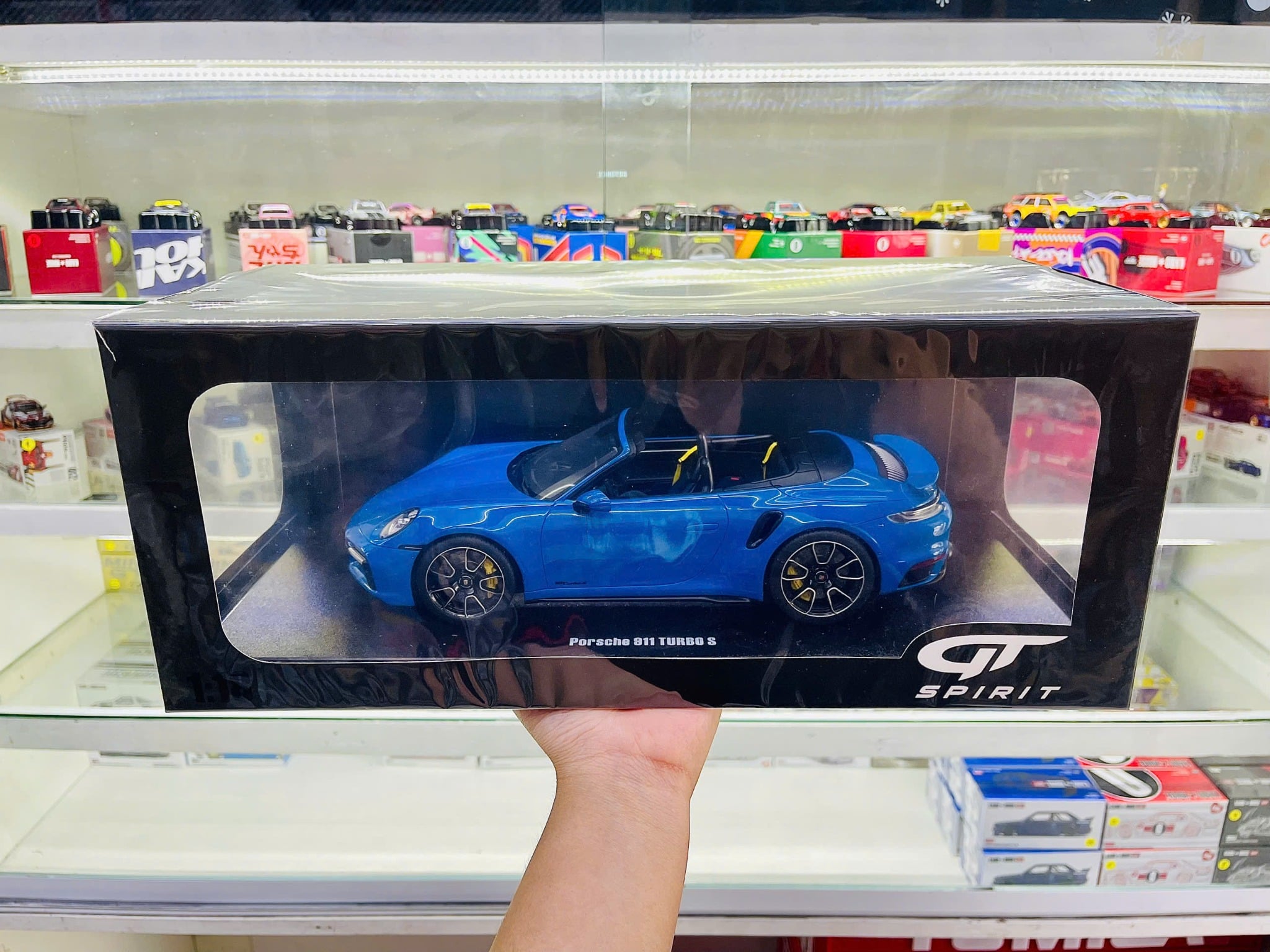  Mô hình xe Porsche 911 (992) Turbo S Convertible 2020 Shark Blue tỉ lệ 1:18 GT Spirit GT441 