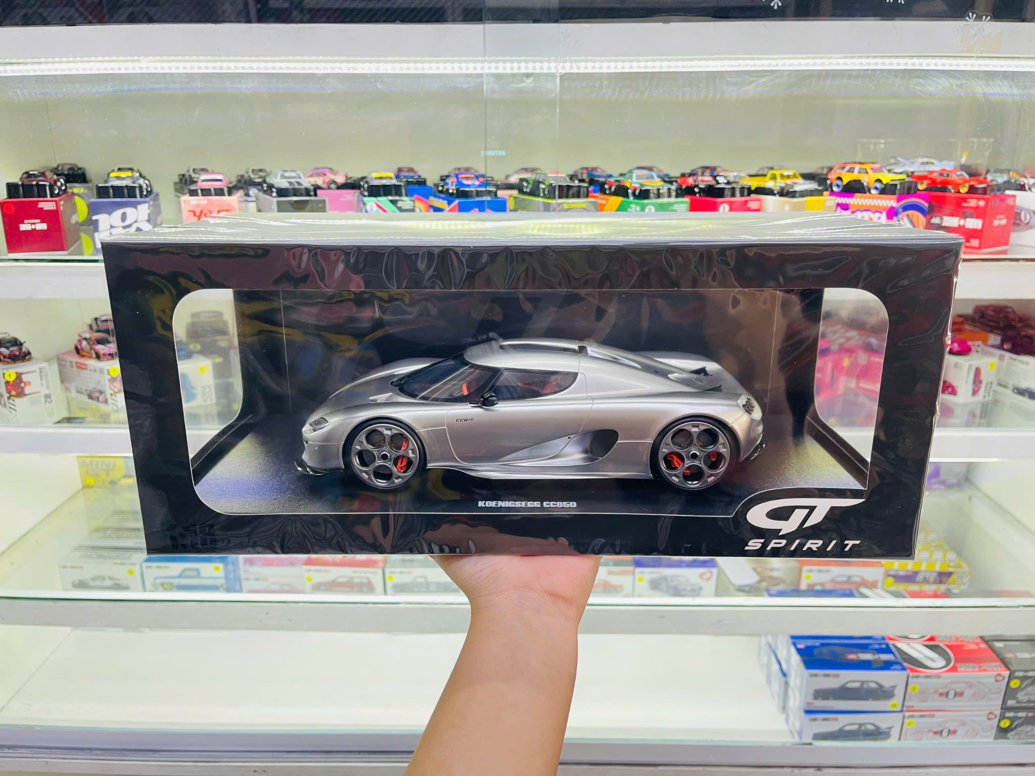  Mô hình xe Koenigsegg CC850 Coupe 2023 Moon silver metallic tỉ lệ 1:18 GT Spirit GT452 