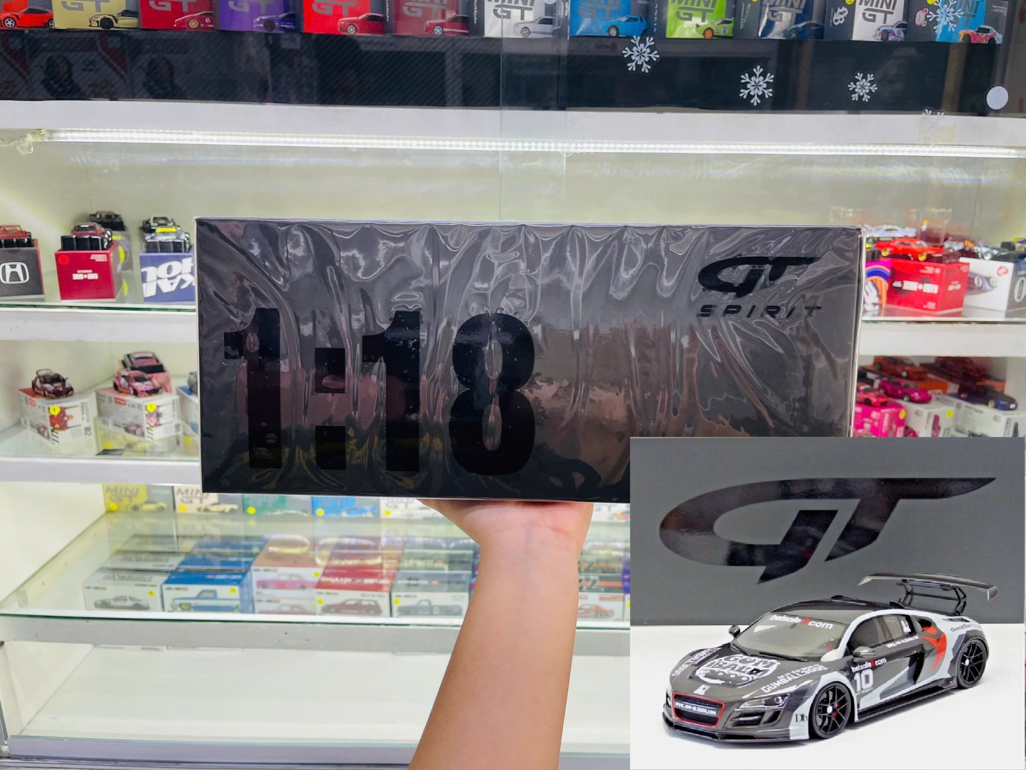  Mô hình xe Audi R8 GUMBALL 3000 #10 CAMO Body Kit Year 2013 Bi-Color tỉ lệ 1:18 GT Spirit GT870 