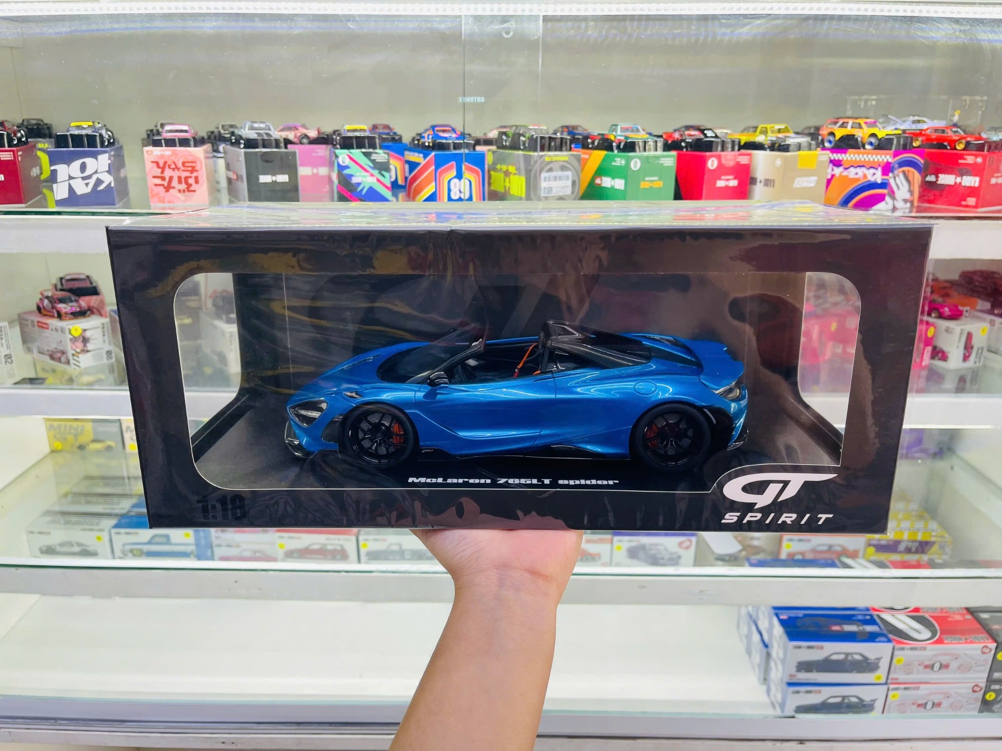  Mô hình xe McLaren 765LT Spider 2021 Blue metallic tỉ lệ 1:18 GT Spirit GT886 