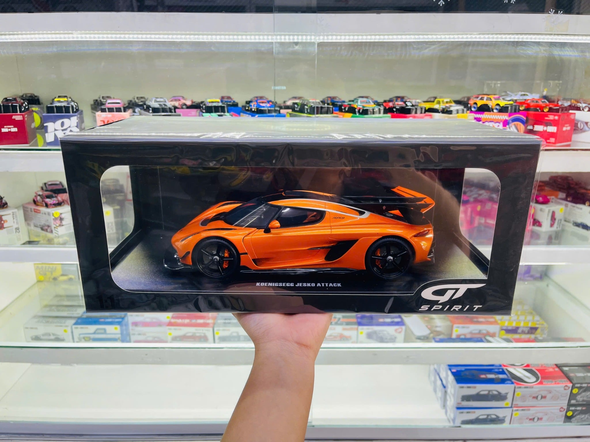  Mô hình xe Koenigsegg Jesko Attack 2023 Tang Orange Metallic tỉ lệ 1:18 GT Spirit GT898 