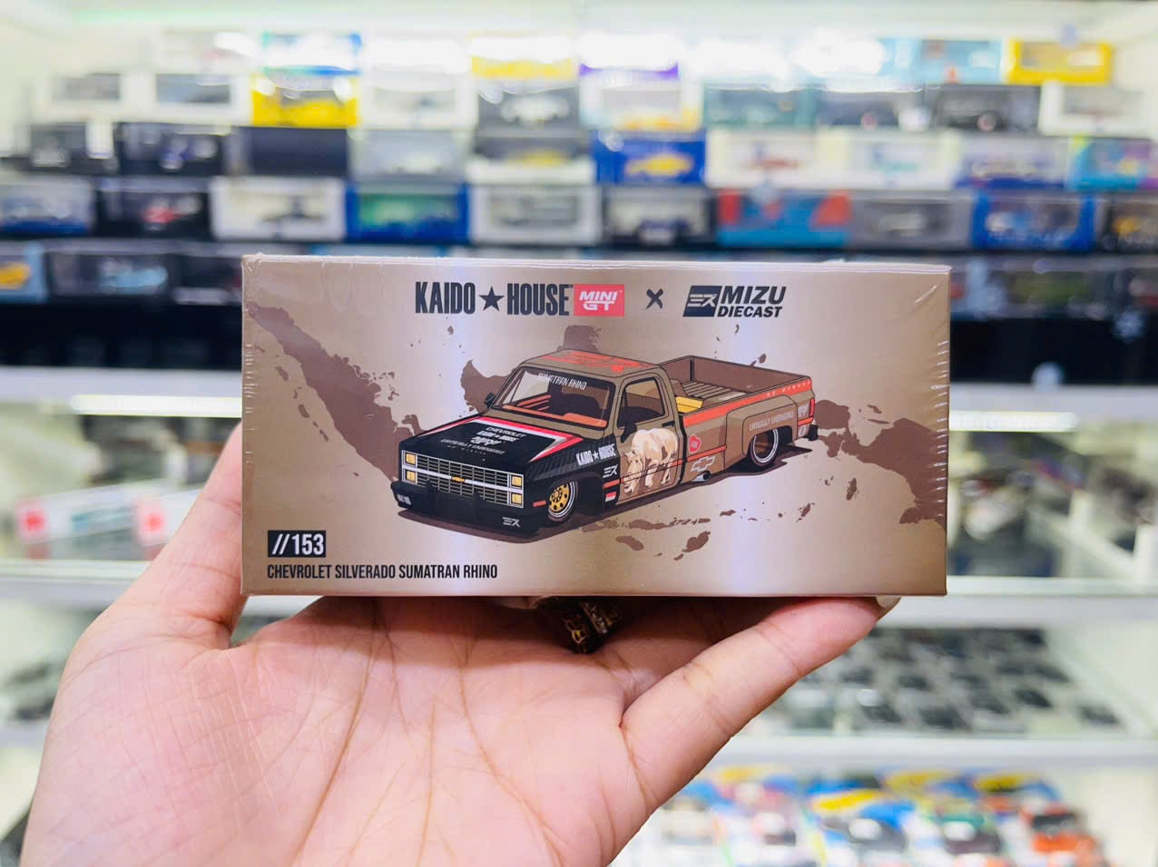  Mô hình xe Chevrolet Silverado “Sumatran Rhino” tỉ lệ 1:64 Kaido House KHMG153 