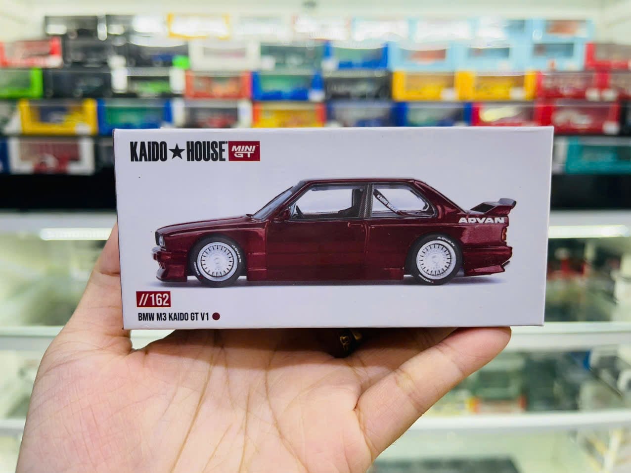  Mô hình xe BMW M3 (E30) Kaido GT V1 tỉ lệ 1:64 KHMG162 