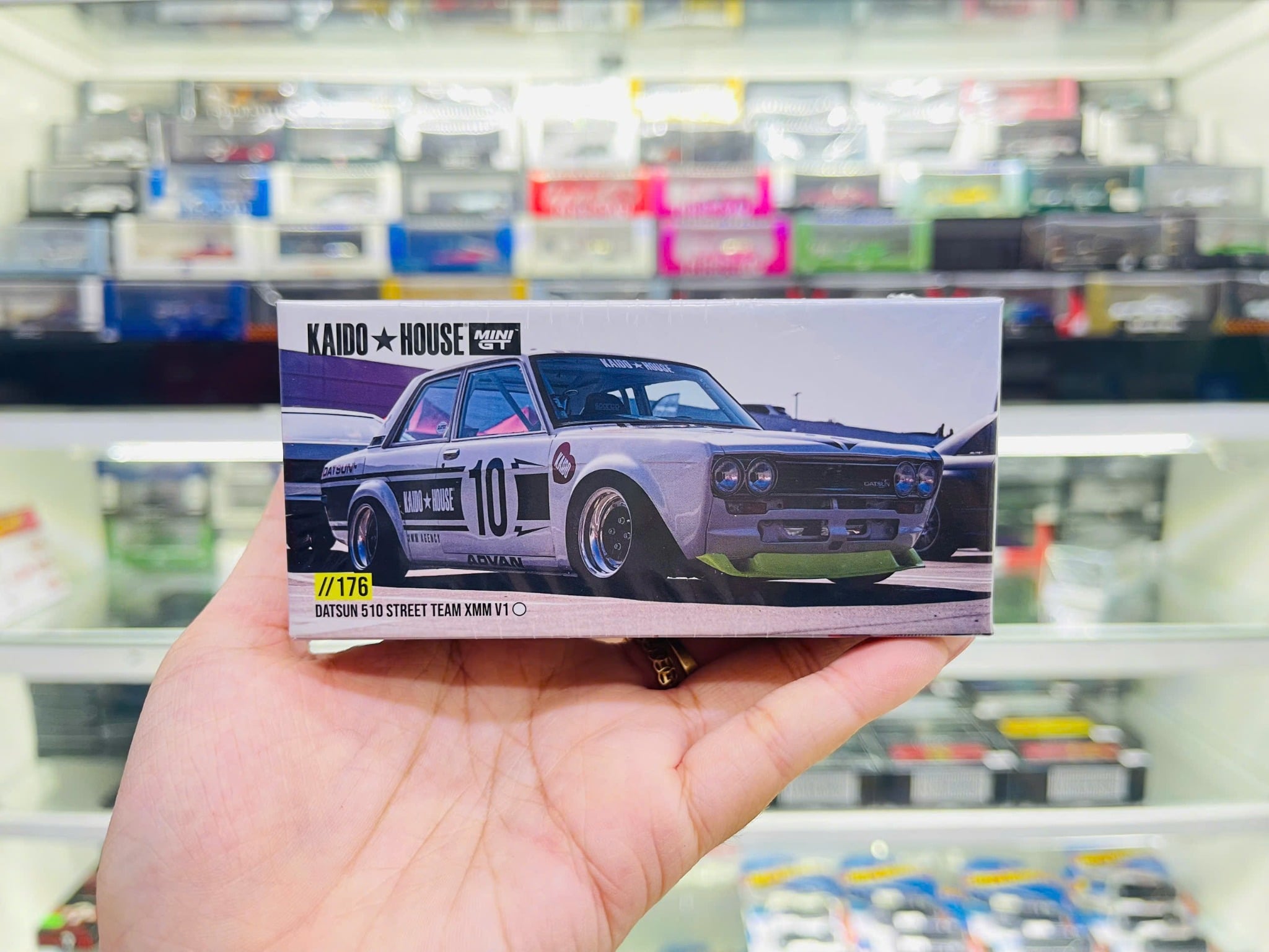  Mô hình xe Datsun 510 Street Team XMM V1 #10 tỉ lệ 1:64 Kaido House KHMG176 