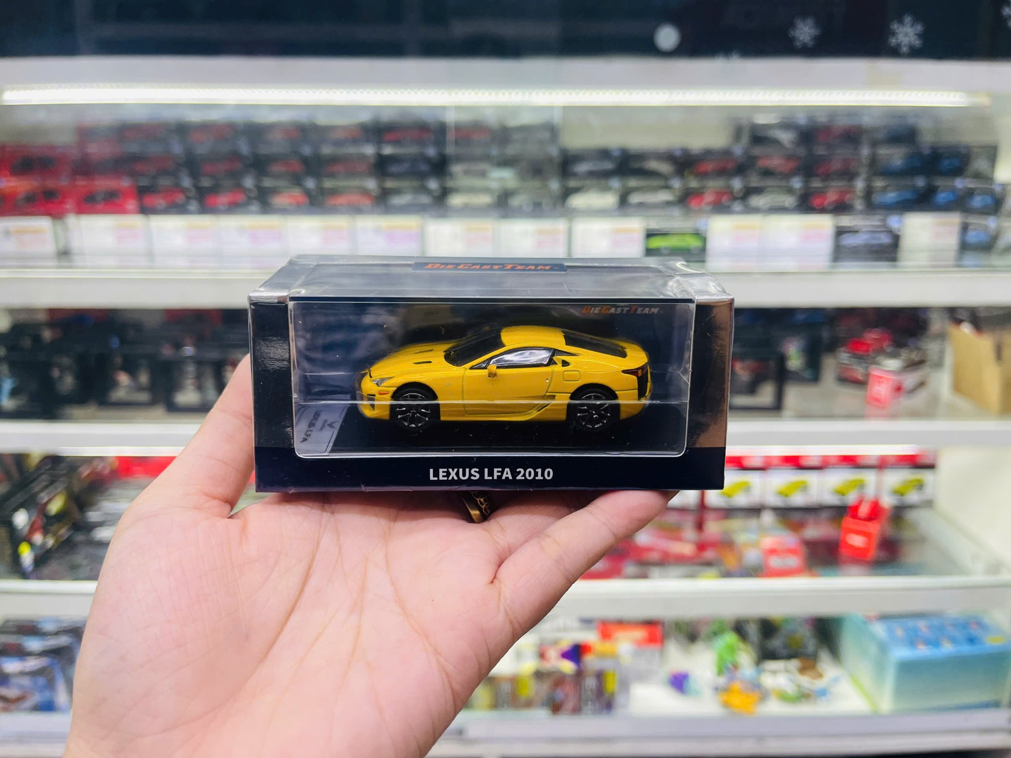  Mô hình xe Lexus LFA Yellow tỉ lệ 1:64 DCT LL-020-79 