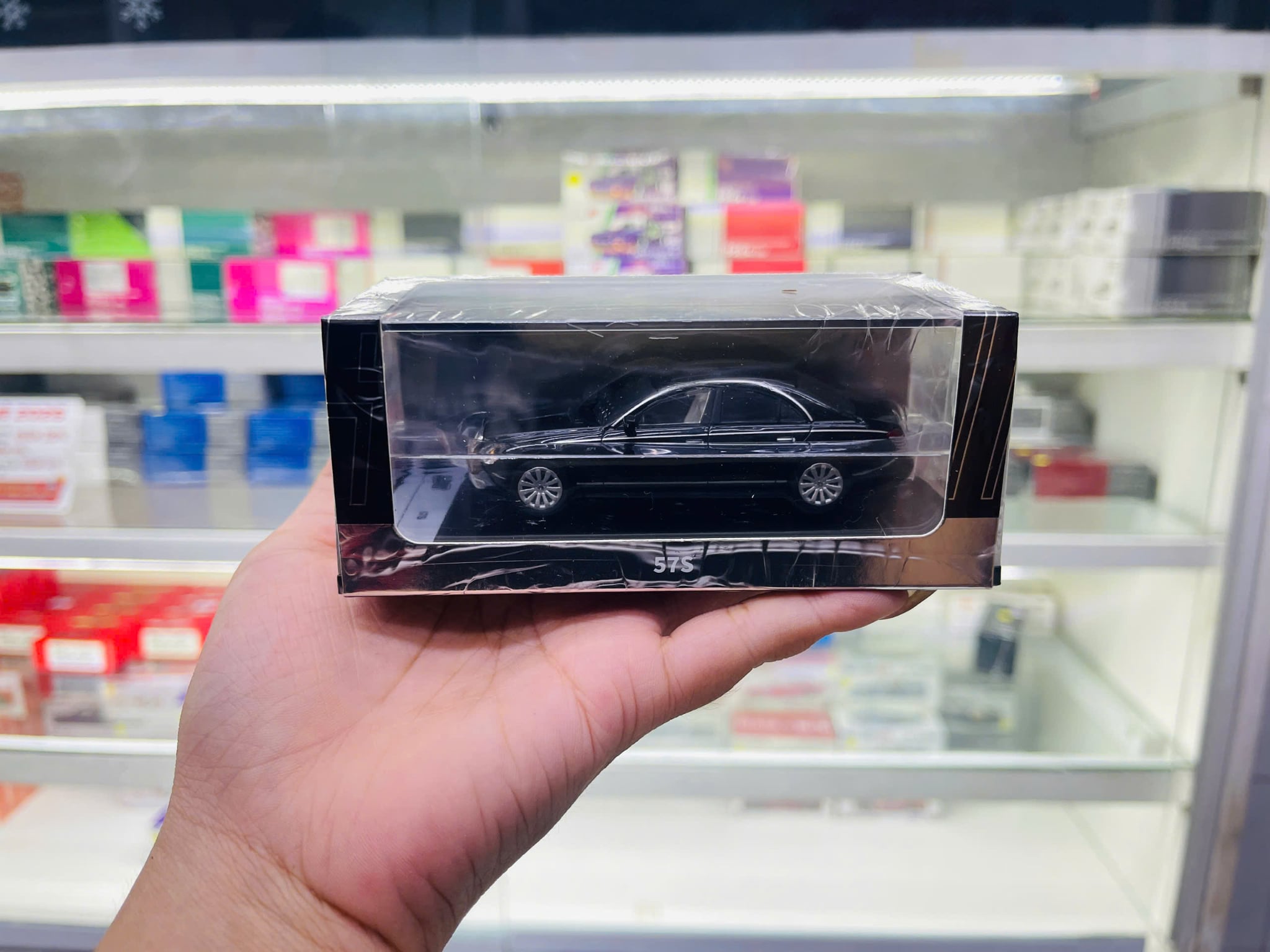  Mô hình xe Mercedes Benz Maybach 57S black tỉ lệ 1:64 Shadow model LL-023-92 