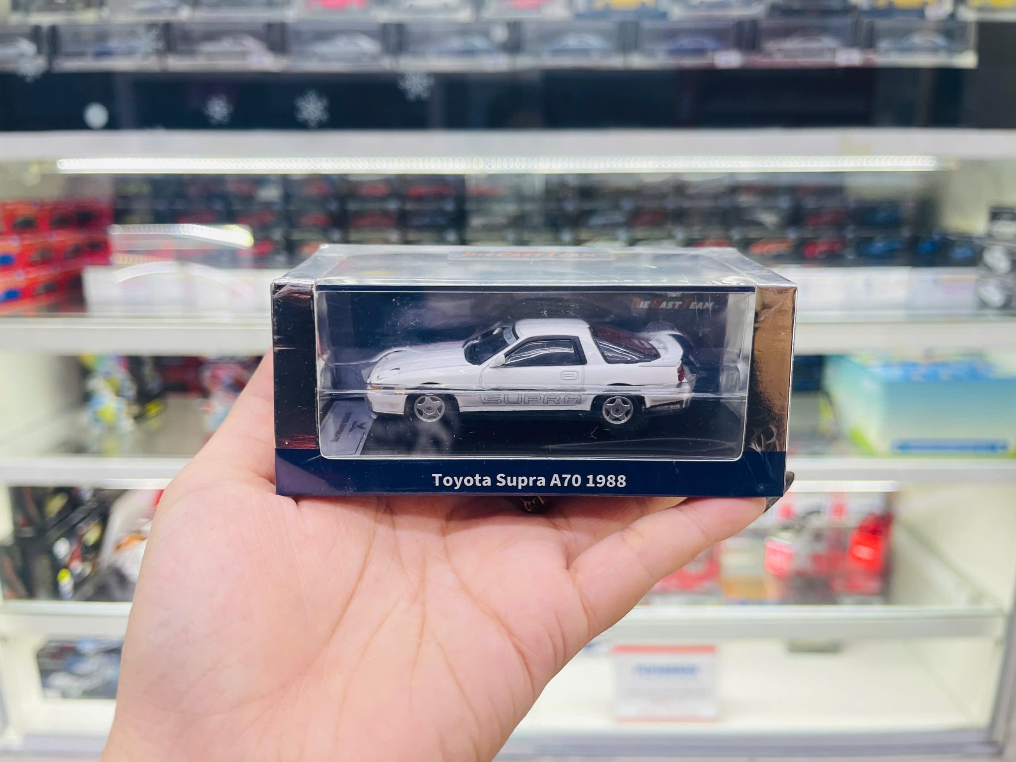  Toyota Supra A70 1988 white tỉ lệ 1:64 DCT model LL-033-250 