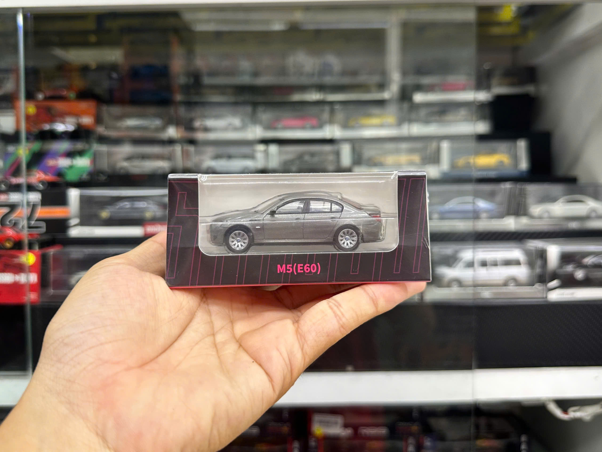  Mô hình xe BMW M5 E60 Gray LHD tỉ lệ 1:64 Shadow LL-040-158 